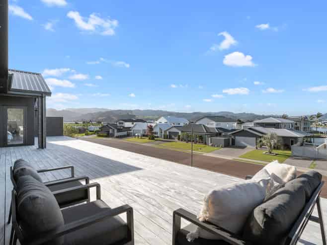 6 Ian Hopper Way, Pauanui