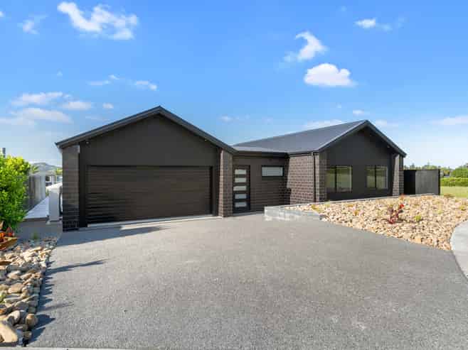 6 Ian Hopper Way, Pauanui