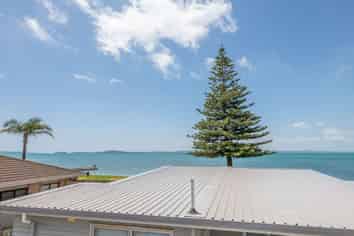 2/3 The Esplanade, Eastern Beach