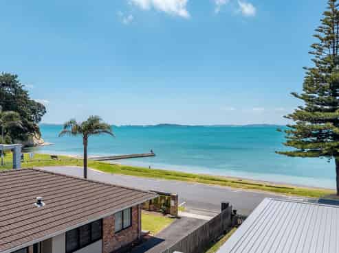 2/3 The Esplanade, Eastern Beach