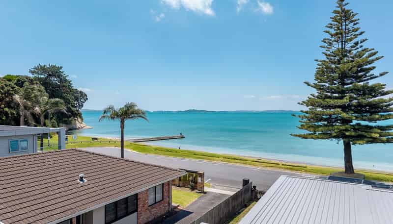 2/3 The Esplanade, Eastern Beach