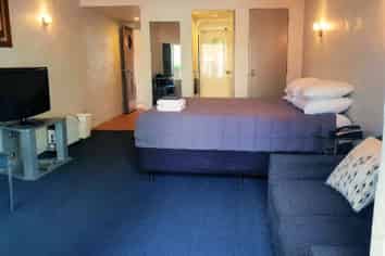 Freehold. Going Concern. Epsom.