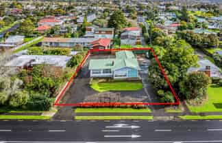 OFFICES ON A LARGE SITE
