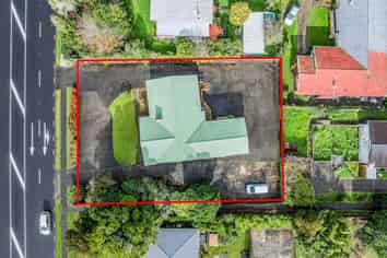 OFFICES ON A LARGE SITE
