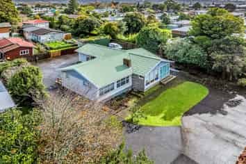 OFFICES ON A LARGE SITE
