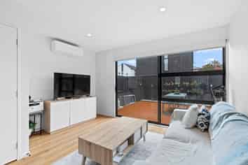 1/55 Stanmore Road, Linwood