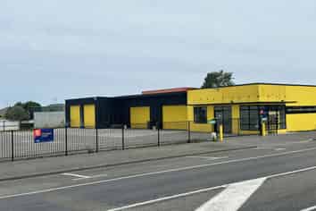 Versatile commercial property for lease