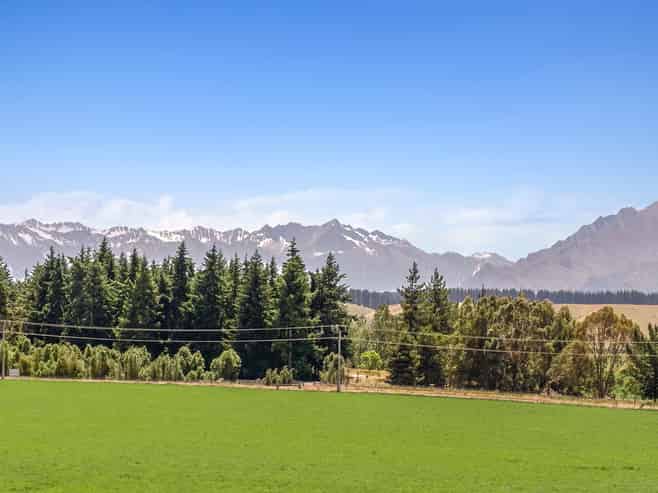 5/ Lake McKay, Luggate