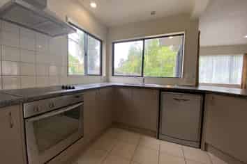 18B Jonathan Place, Sunnynook