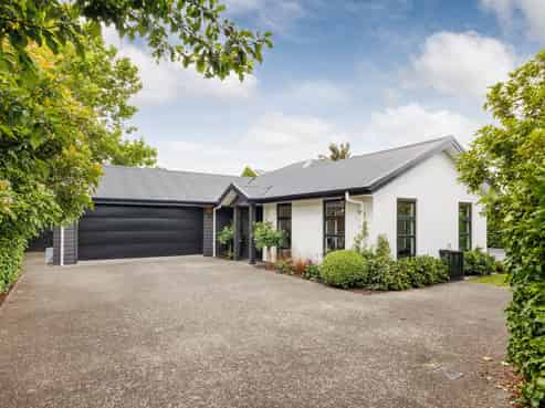 324A College Street, West End