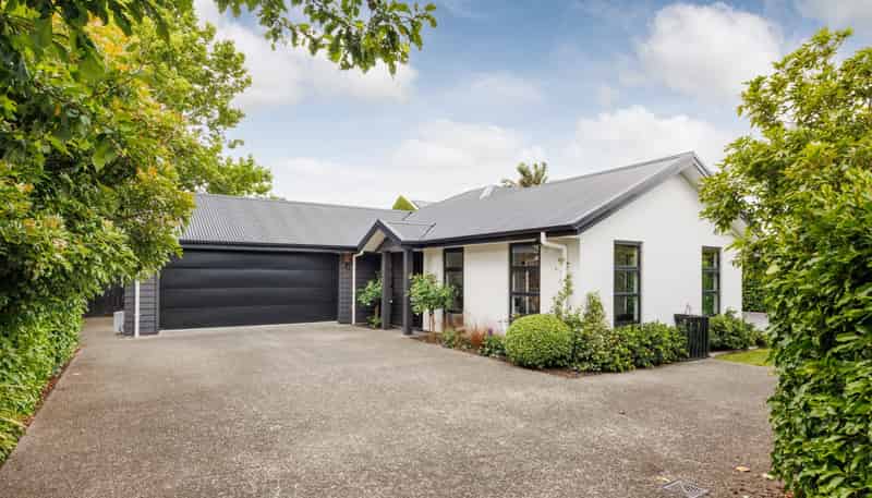 324A College Street, West End