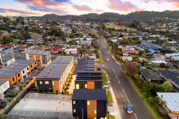 1-6,10-20/42 Captain Scott Road, Glen Eden