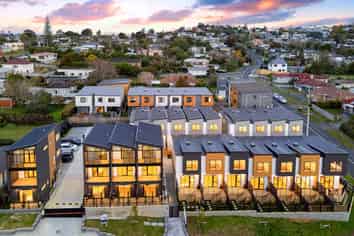 1-6,10-20/42 Captain Scott Road, Glen Eden