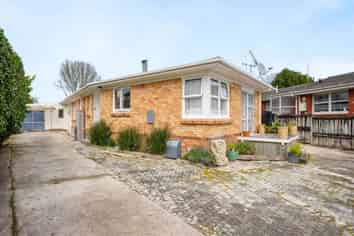 8 Robert Grigg Place, Hamilton East