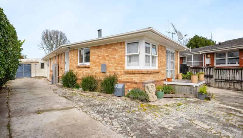 8 Robert Grigg Place, Hamilton East