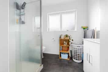 8 Robert Grigg Place, Hamilton East