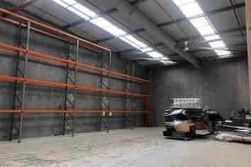 WELL POSITIONED INDUSTRIAL UNIT
