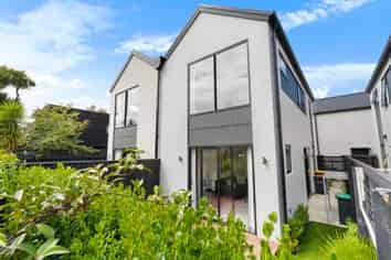 4/64 Brockworth Place , Riccarton