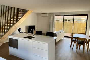 2/45 Division Street, Riccarton