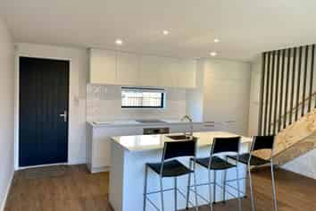 2/45 Division Street, Riccarton