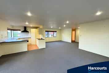 54 Ian Sage Avenue, Long Bay