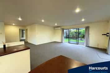 54 Ian Sage Avenue, Long Bay