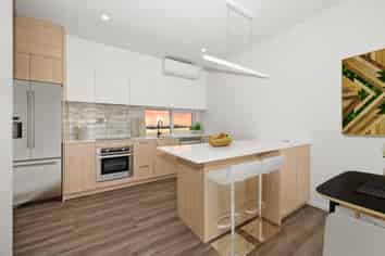 8 Bushland Grove, Paparangi