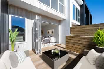8 Bushland Grove, Paparangi