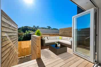 8 Bushland Grove, Paparangi