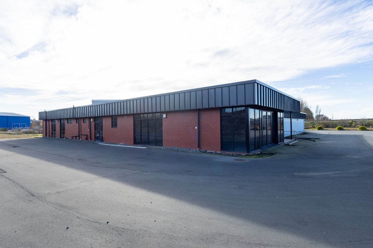 Two Buildings For Lease - Vista 2