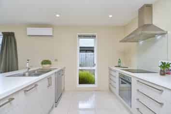 8 Booth Way, Belfast