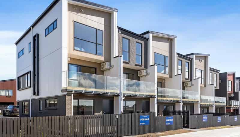 11 Papatahi Lane, Flat Bush