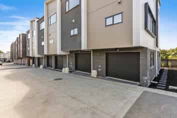 11 Papatahi Lane, Flat Bush