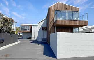 2/79 Beachville Road, Redcliffs