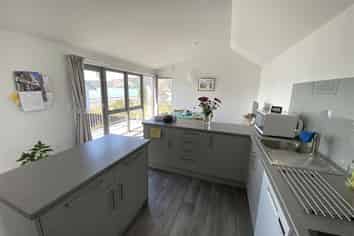 2/79 Beachville Road, Redcliffs