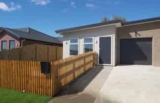 12 Rocky Road, Huntington