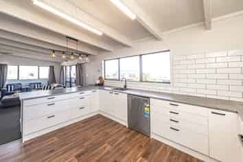 14 Okiwa Terrace, Waiinu Beach