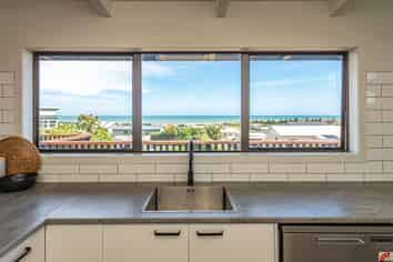 14 Okiwa Terrace, Waiinu Beach