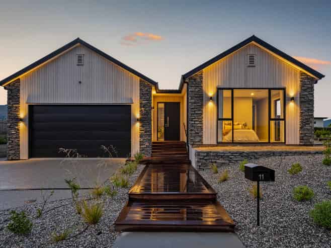 11 Rua Street, Albert Town