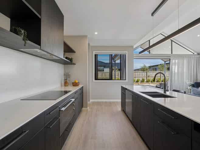 11 Rua Street, Albert Town