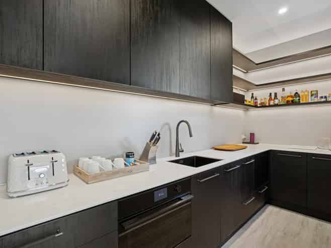 11 Rua Street, Albert Town