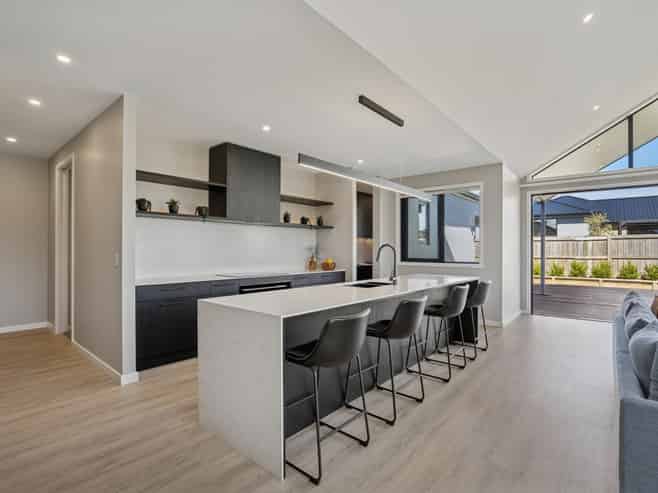 11 Rua Street, Albert Town