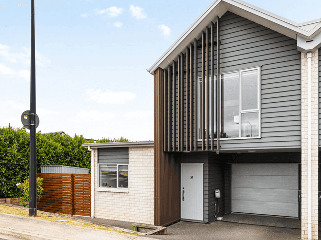 1 Springside Court, Huntington