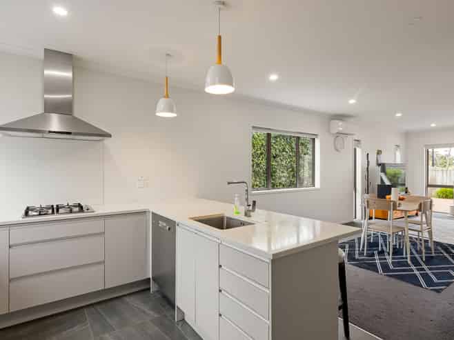 1 Springside Court, Huntington