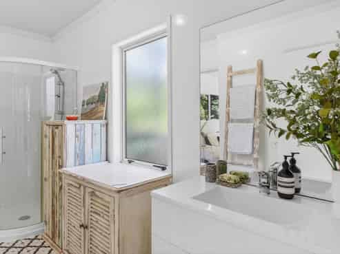 20B Sea View Road, Ostend