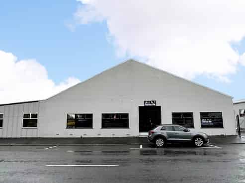 Slick open plan commercial premises