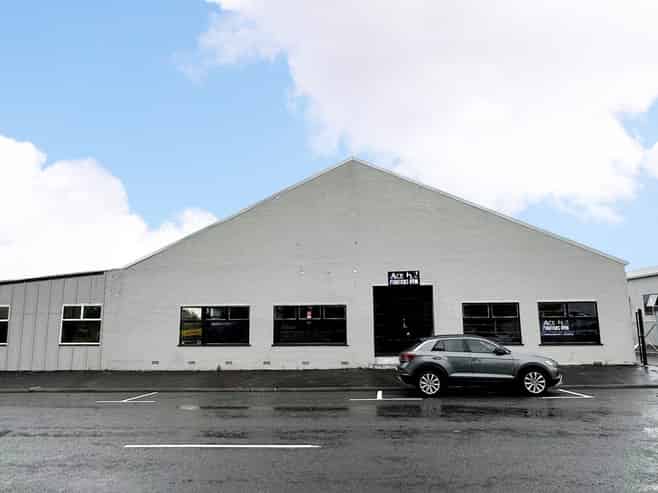 Slick open plan commercial premises