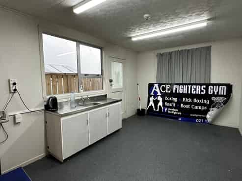 Slick open plan commercial premises