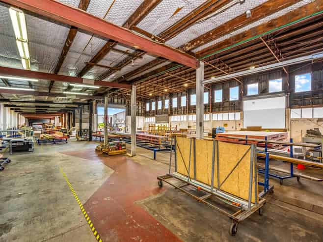 CBRE | Large Metalled Yard + 1,138sqm WH