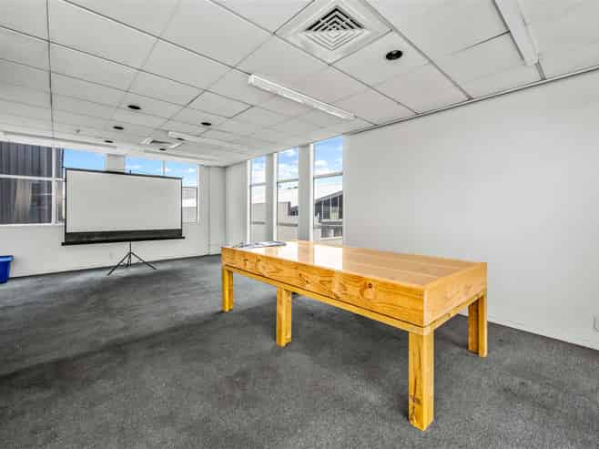 CBRE | Large Metalled Yard + 1,138sqm WH